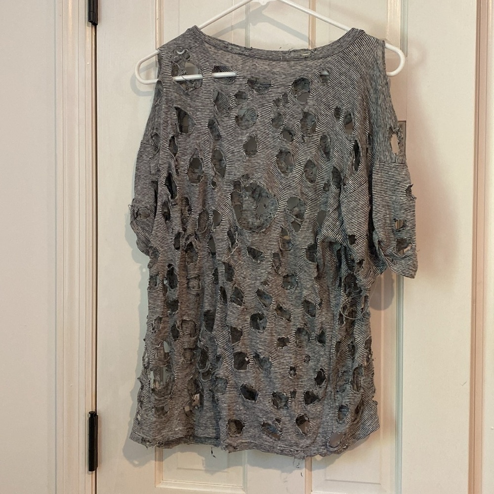 Emma and Sam distressed black and white tshirt. Size S - Picture 3 of 3